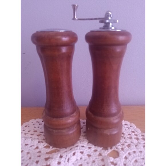 Vintage BEL AIRE Wooden Salt & Pepper Grinder Shaker Pillar Style MCM - Picture 2 of 6